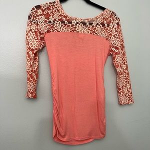 M Panhandle slim top with lace details